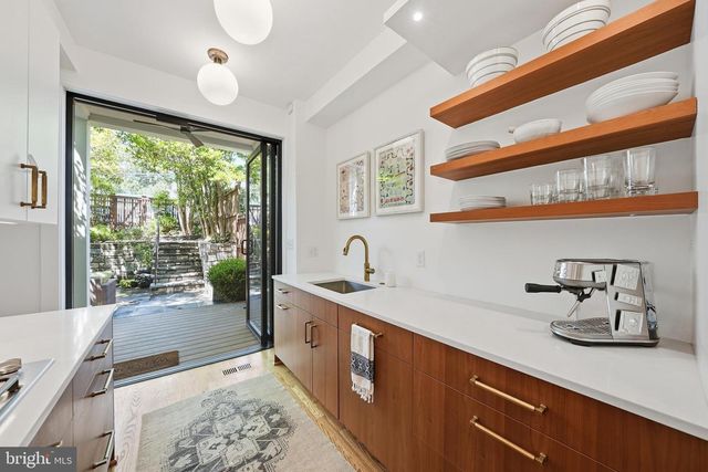 2806 27TH ST NW, Washington, DC 20008