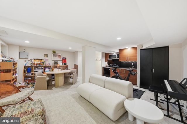 2806 27TH ST NW, Washington, DC 20008