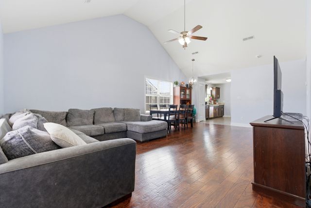 161 Ambridge St, Oak Grove, KY 42262