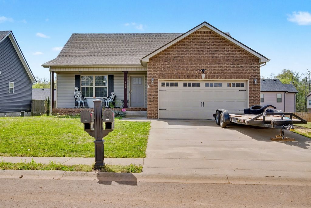 161 Ambridge St, Oak Grove, KY 42262