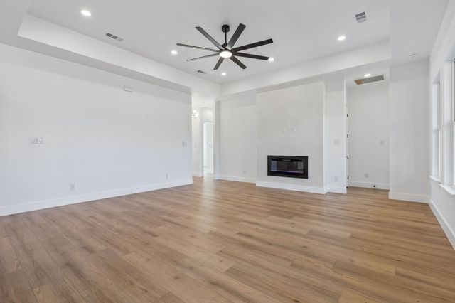 921 Woodcrest Drive, Lancaster, TX 75134