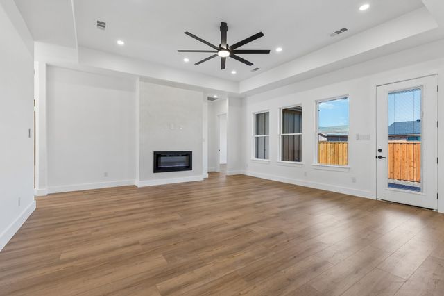 921 Woodcrest Drive, Lancaster, TX 75134