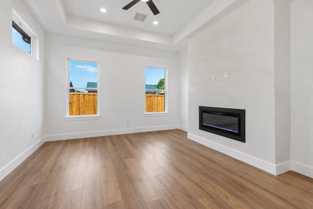921 Woodcrest Drive, Lancaster, TX 75134