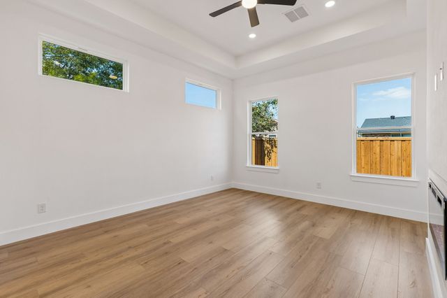 921 Woodcrest Drive, Lancaster, TX 75134
