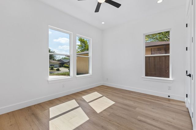 921 Woodcrest Drive, Lancaster, TX 75134