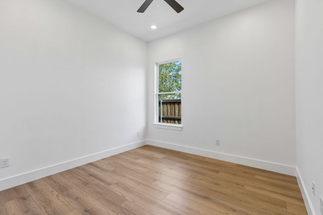 921 Woodcrest Drive, Lancaster, TX 75134
