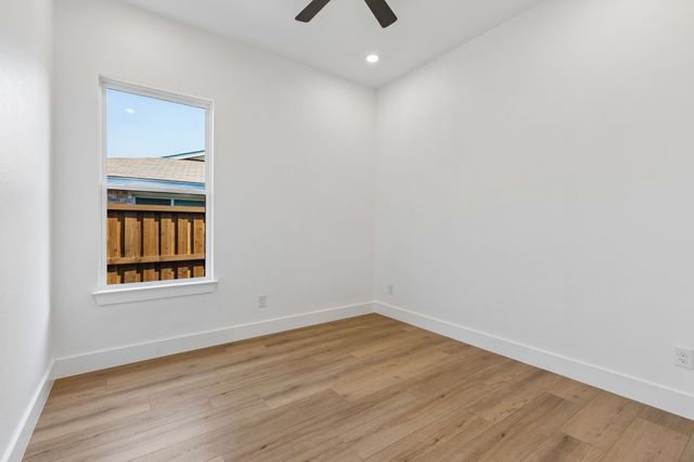 921 Woodcrest Drive, Lancaster, TX 75134