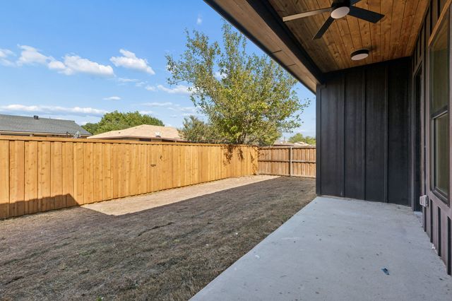921 Woodcrest Drive, Lancaster, TX 75134