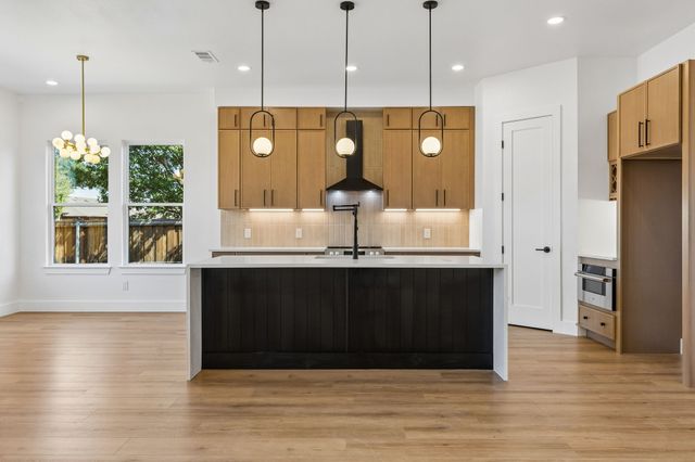 921 Woodcrest Drive, Lancaster, TX 75134
