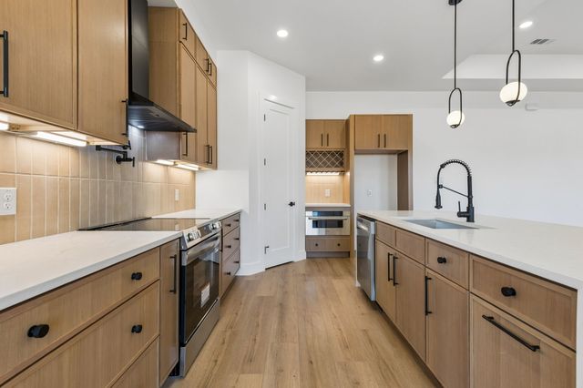 921 Woodcrest Drive, Lancaster, TX 75134