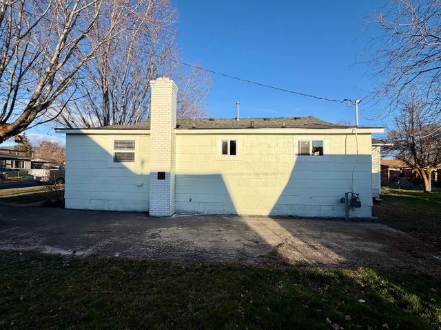 2144 White Avenue, Klamath Falls, OR 97601