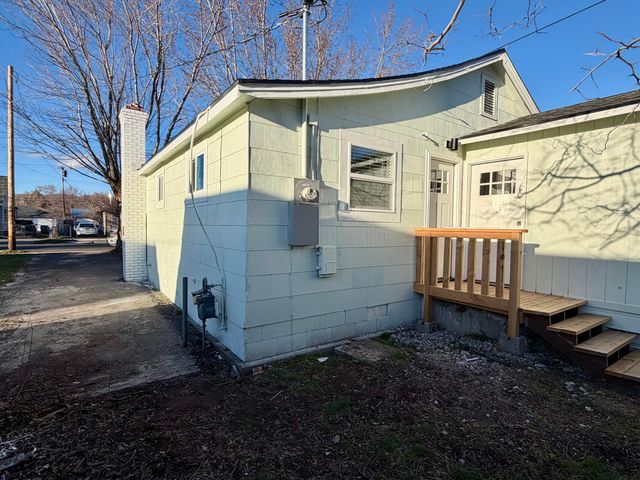 2144 White Avenue, Klamath Falls, OR 97601