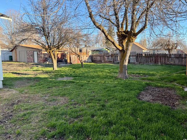 2144 White Avenue, Klamath Falls, OR 97601