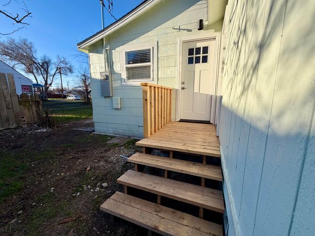 2144 White Avenue, Klamath Falls, OR 97601