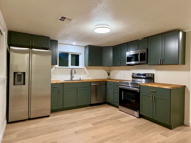 2144 White Avenue, Klamath Falls, OR 97601