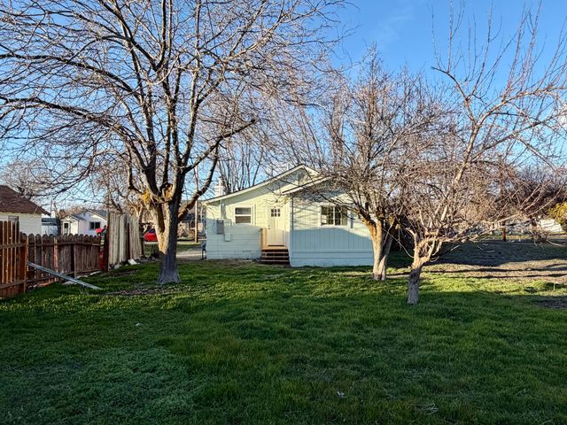 2144 White Avenue, Klamath Falls, OR 97601