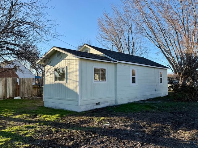 2144 White Avenue, Klamath Falls, OR 97601