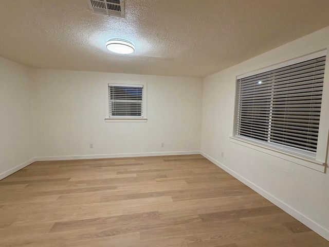 2144 White Avenue, Klamath Falls, OR 97601