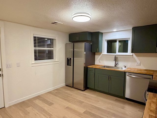 2144 White Avenue, Klamath Falls, OR 97601