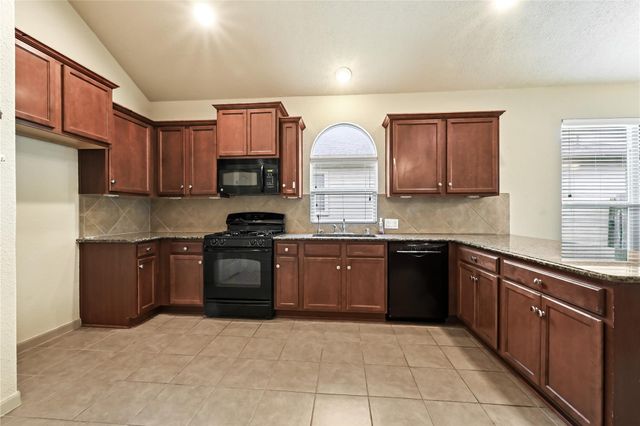 8706 Sunrise Canter Drive, Tomball, TX 77375