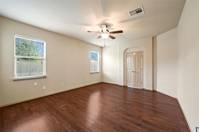 8706 Sunrise Canter Drive, Tomball, TX 77375