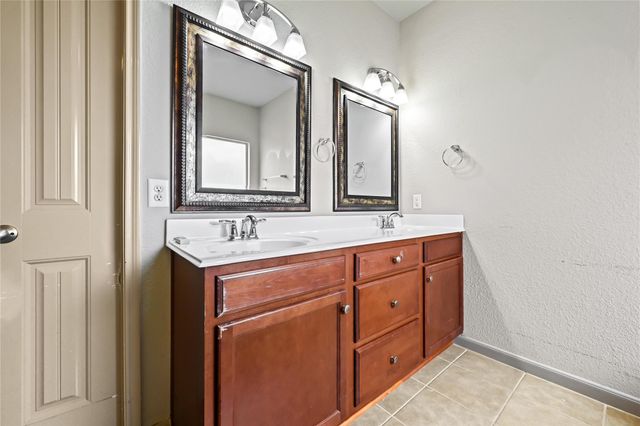 8706 Sunrise Canter Drive, Tomball, TX 77375
