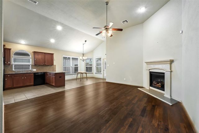 8706 Sunrise Canter Drive, Tomball, TX 77375