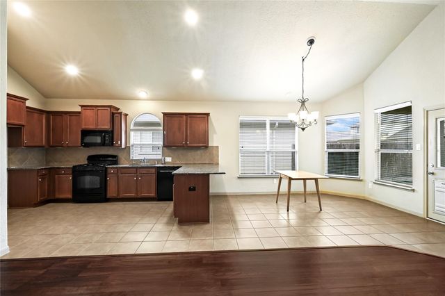 8706 Sunrise Canter Drive, Tomball, TX 77375