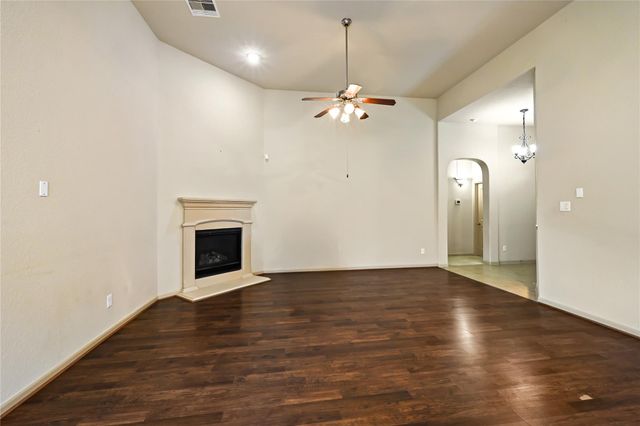 8706 Sunrise Canter Drive, Tomball, TX 77375