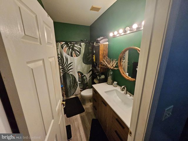 83 KYLE WAY, Ewing, NJ 08628