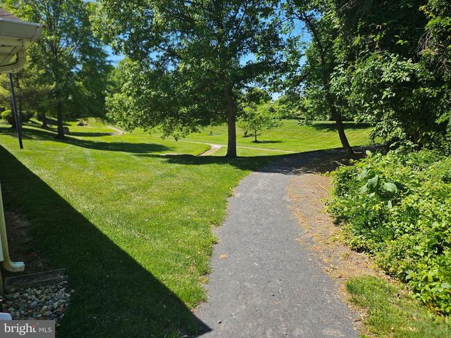 83 KYLE WAY, Ewing, NJ 08628
