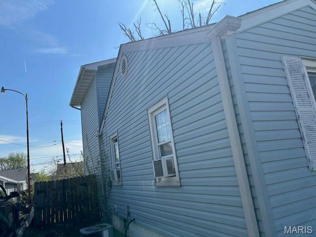 451 Hamilton Avenue, Wood River, IL 62095