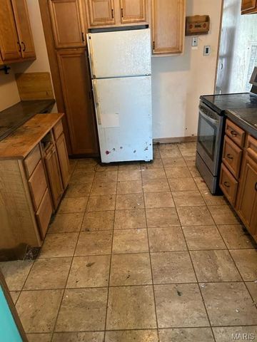 451 Hamilton Avenue, Wood River, IL 62095