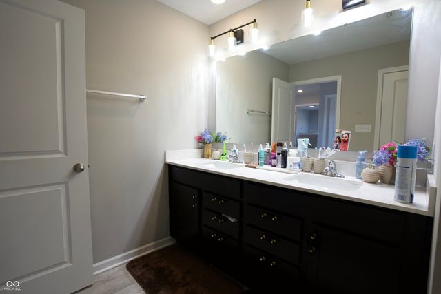 379 Oakswept Way, Greenfield, IN 46140