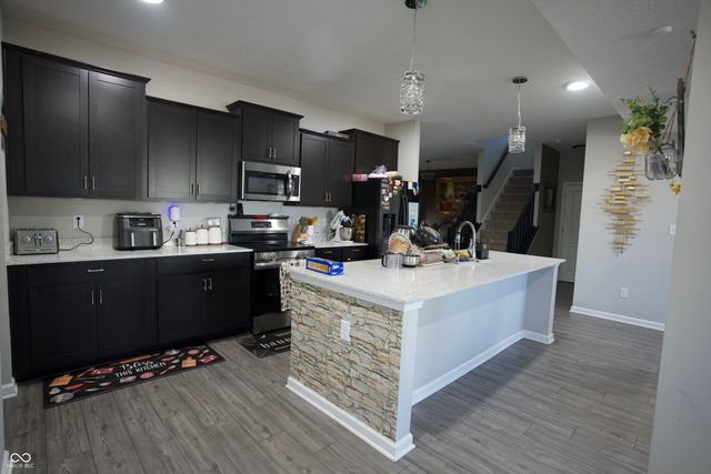 379 Oakswept Way, Greenfield, IN 46140