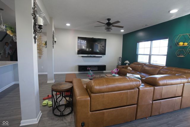 379 Oakswept Way, Greenfield, IN 46140