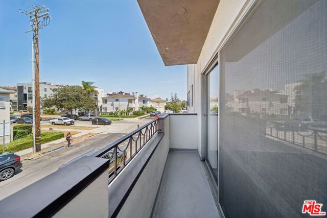 105 S Orlando Avenue 201, Los Angeles, CA 90048
