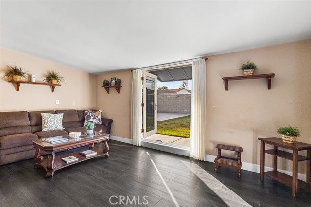 1817 N Hollywood, Burbank, CA 91505