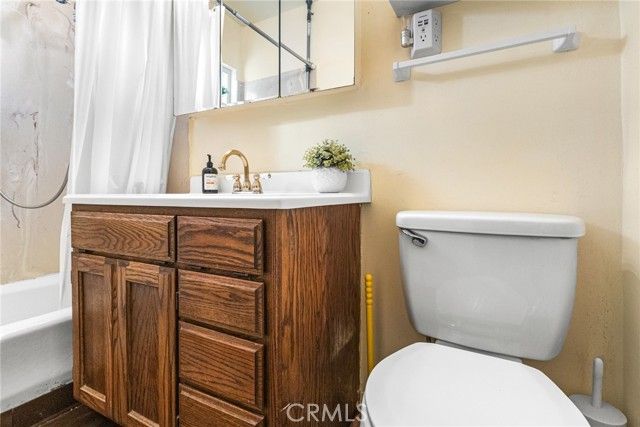 1817 N Hollywood, Burbank, CA 91505