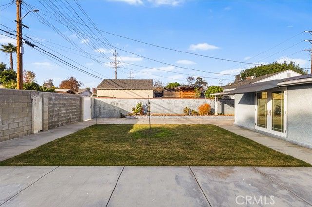 1817 N Hollywood, Burbank, CA 91505