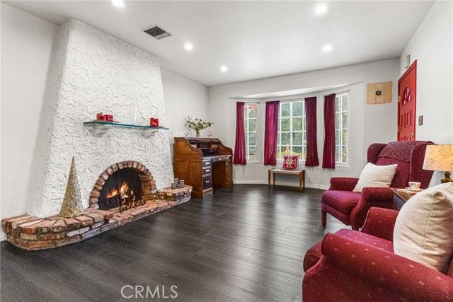 1817 N Hollywood, Burbank, CA 91505