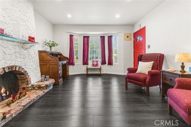 1817 N Hollywood, Burbank, CA 91505