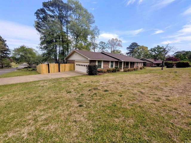 1098 Quapaw, Camden, AR 71701