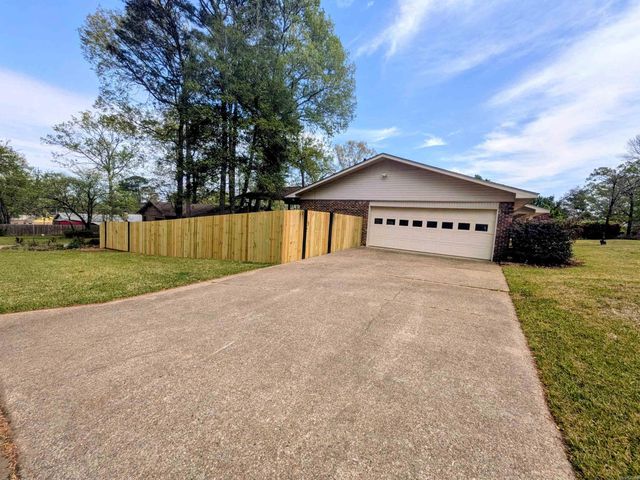 1098 Quapaw, Camden, AR 71701