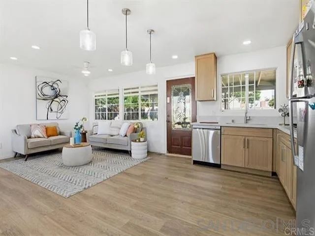 9462 Doheny Rd., Santee, CA 92071