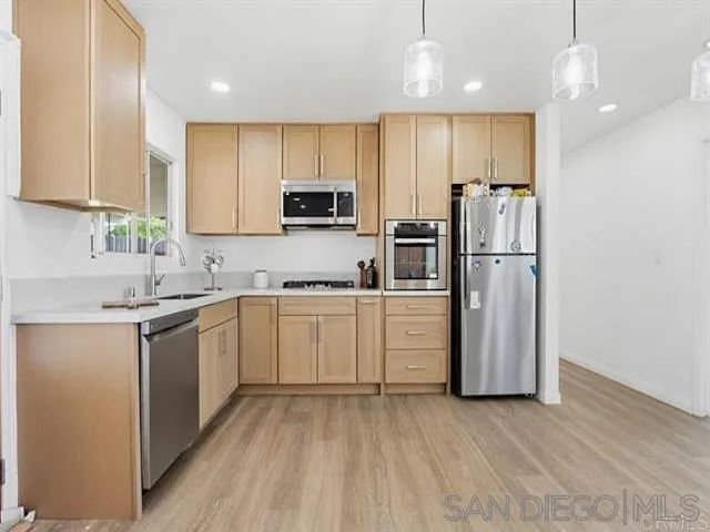 9462 Doheny Rd., Santee, CA 92071