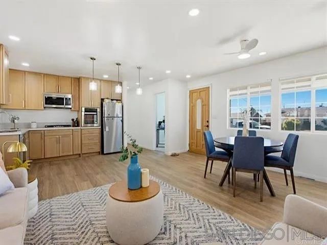 9462 Doheny Rd., Santee, CA 92071