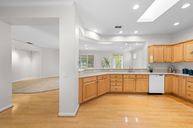 7072 Stagecoach Cir, Roseville, CA 95747