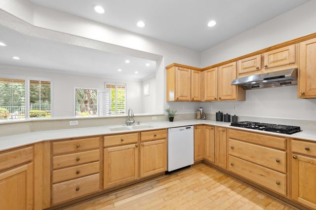 7072 Stagecoach Cir, Roseville, CA 95747