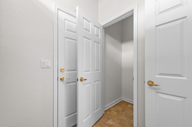 7072 Stagecoach Cir, Roseville, CA 95747